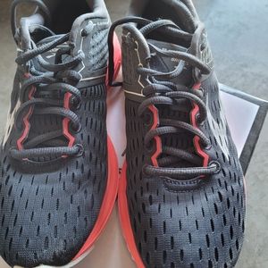 Brooks sneaker women size 7.5